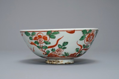 A Chinese Swatow 'dragon and phoenix' bowl, Ming