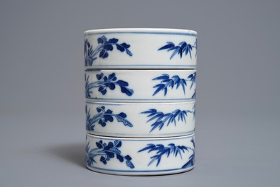 A Chinese blue and white cylindrical three-tier box, 19th C.