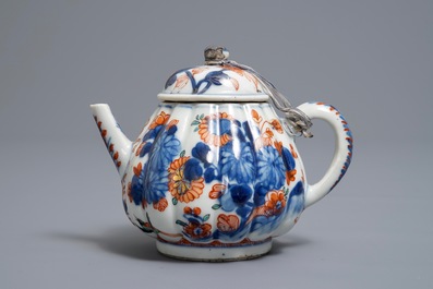 A Chinese Imari style teapot and a plate with bird on parchment design, Kangxi/Yongzheng