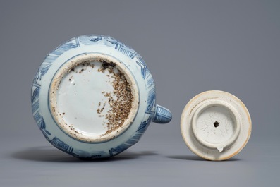 A Chinese blue and white kraak porcelain wine jug and cover, Wanli
