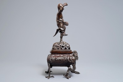 Un koro en bronze sur pieds en forme de griffes de dragon, Japon, Edo ou Meiji, 18/19&egrave;me
