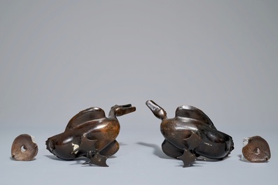 A pair of Chinese bronze duck-shaped incense burners and covers, 18/19th C.