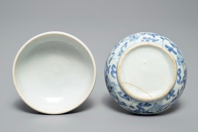 A Chinese blue and white 'Buddhist lion' box and cover, Wanli