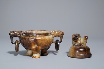 Een Chinese jade wierookbrander met deksel, 19/20e eeuw