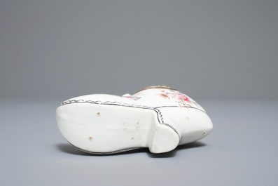 A Chinese silver-mounted famille rose shoe-form snuff box, Qianlong