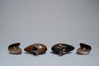 Een paar Chinese bronzen wierookbranders in de vorm van eenden, 18e eeuw