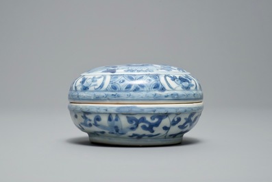 A Chinese blue and white 'Buddhist lion' box and cover, Wanli