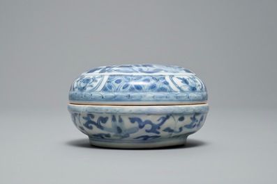 A Chinese blue and white 'Buddhist lion' box and cover, Wanli