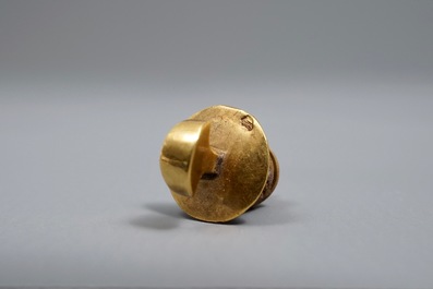 A Chinese iron red and gilt snuff bottle, Yongzheng/Qianlong