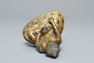 Une figure de Buddha Shakyamuni en bronze dor&eacute;, Sino-Tibet, 18&egrave;me