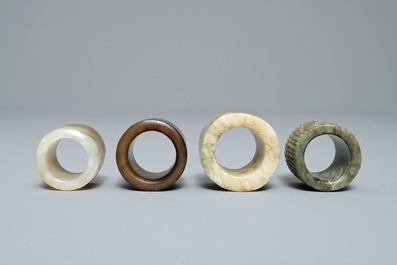 Quatre bagues d'archer en jade, Chine, 19/20&egrave;me