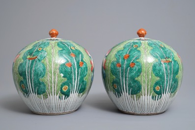 A pair of Chinese famille rose 'cabbage' jars and covers, 19th C.