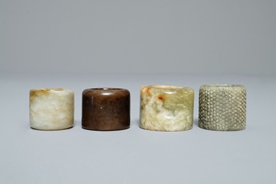 Quatre bagues d'archer en jade, Chine, 19/20&egrave;me