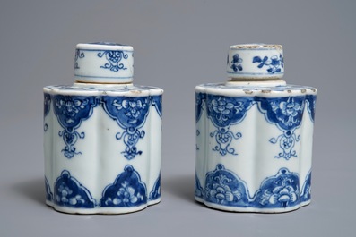 A pair of Chinese blue and white tea caddies and covers, Kangxi