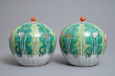 A pair of Chinese famille rose 'cabbage' jars and covers, 19th C.