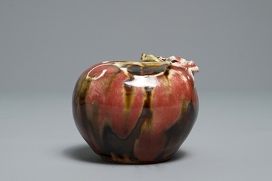 A Chinese flamb&eacute;-glazed brush washer with applied dragon, 18/19th C.