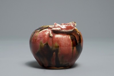A Chinese flamb&eacute;-glazed brush washer with applied dragon, 18/19th C.