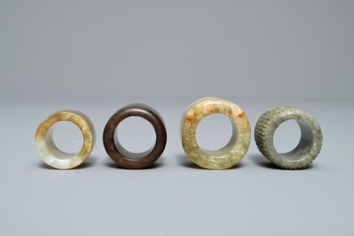 Quatre bagues d'archer en jade, Chine, 19/20&egrave;me