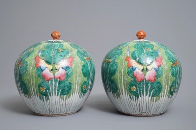 A pair of Chinese famille rose 'cabbage' jars and covers, 19th C.