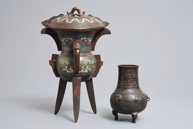 Un vase tripod et une coupe jue en bronze et &eacute;maux cloisonn&eacute;s, Chine, 18/19&egrave;me