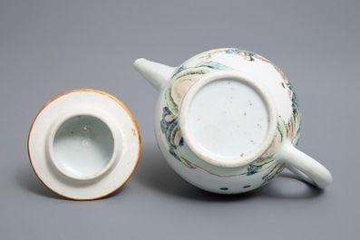 Une th&eacute;i&egrave;re couverte en porcelaine de Chine famille rose, Yongzheng