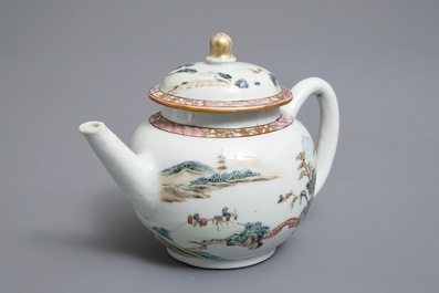Une th&eacute;i&egrave;re couverte en porcelaine de Chine famille rose, Yongzheng