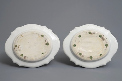 Une paire de terrines en porcelaine de Chine famille rose pour le march&eacute; hollandais, blasons de Nauta Beuckens et Swalue, Qianlong