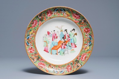 Twelve Chinese Canton Mandarin famille rose plates and soup plates, Daoguang
