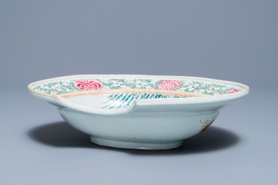 A Chinese famille rose barbers bowl with a scholar and servant, Yongzheng