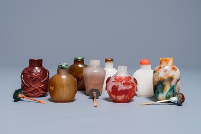 Eight various glass snuff bottles, 19/20th C.