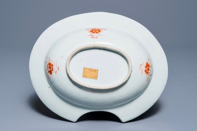 A Chinese famille rose barbers bowl with a scholar and servant, Yongzheng