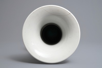 Un vase de forme yenyen en porcelaine de Chine famille verte, Kangxi