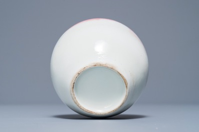 A Chinese peachbloom-glazed globular vase on stand, 19/20th C.