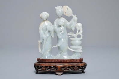 A Chinese jade group of two ladies and two reticulated buttons, 19/20th C.