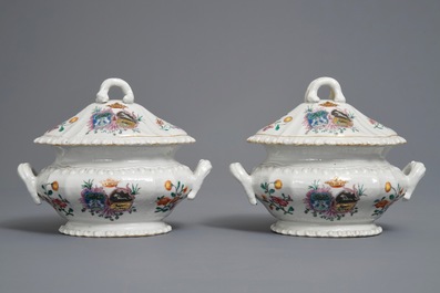 Une paire de terrines en porcelaine de Chine famille rose pour le march&eacute; hollandais, blasons de Nauta Beuckens et Swalue, Qianlong