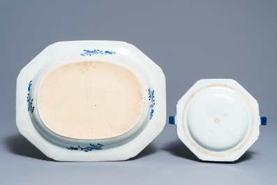 Vier stukken Chinees blauwwit porselein, Qianlong en 19e eeuw