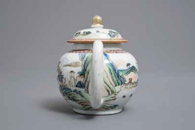 Une th&eacute;i&egrave;re couverte en porcelaine de Chine famille rose, Yongzheng