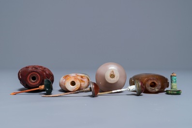 Eight various glass snuff bottles, 19/20th C.