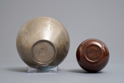 Twee fraaie Japanse bronzen vazen, Showa, 20e eeuw
