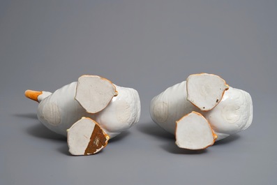 Une paire de mod&egrave;les d'oies en porcelaine de Chine, Qianlong/Jiaqing