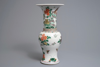 Un vase de forme yenyen en porcelaine de Chine famille verte, Kangxi