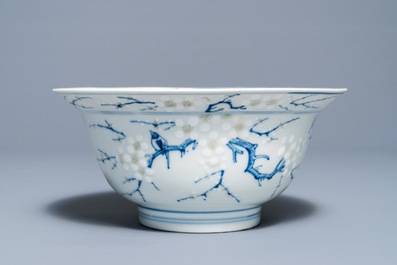 Un bol en porcelaine de Chine bleu, blanc et rouge, marque de Chenghua, Kangxi