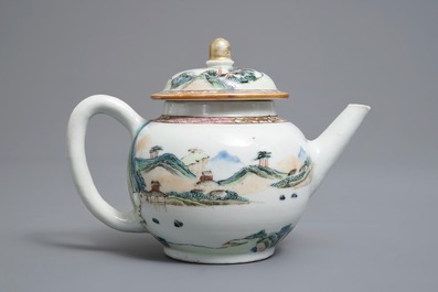 Une th&eacute;i&egrave;re couverte en porcelaine de Chine famille rose, Yongzheng