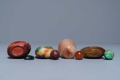 Eight various glass snuff bottles, 19/20th C.