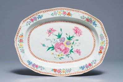Drie grote ovale Chinese famille rose schotels, Qianlong