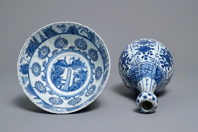 Un bol, un vase et une coupe en porcelaine de Chine bleu et blanc, Wanli
