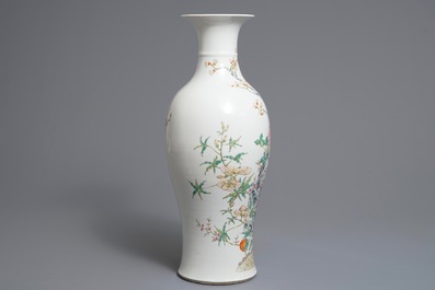 A Chinese famille rose vase with floral design, 19/20th C.