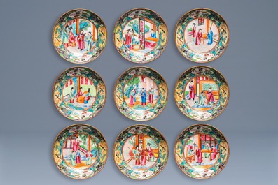 Twee Chinese famille rose schotels, een blauwwitte cachepot en negen Canton schotels, 19e eeuw