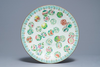 Twee Chinese famille rose schotels, een blauwwitte cachepot en negen Canton schotels, 19e eeuw