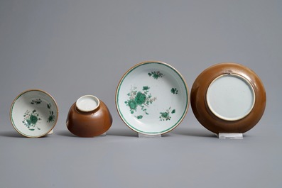 A Chinese Imari style capucin ground teapot and 17 cups and saucers, Qianlong